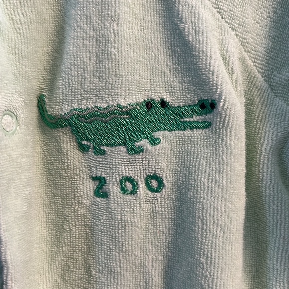 Baby boy size 6 to 9 months long sleeve onesie with alligator by Simply Basic - Picture 2 of 4